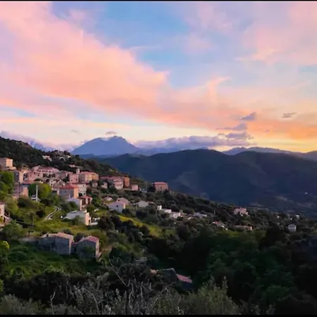 Typical House In The Mountains, 10mn From The Sea Hébergement de vacances